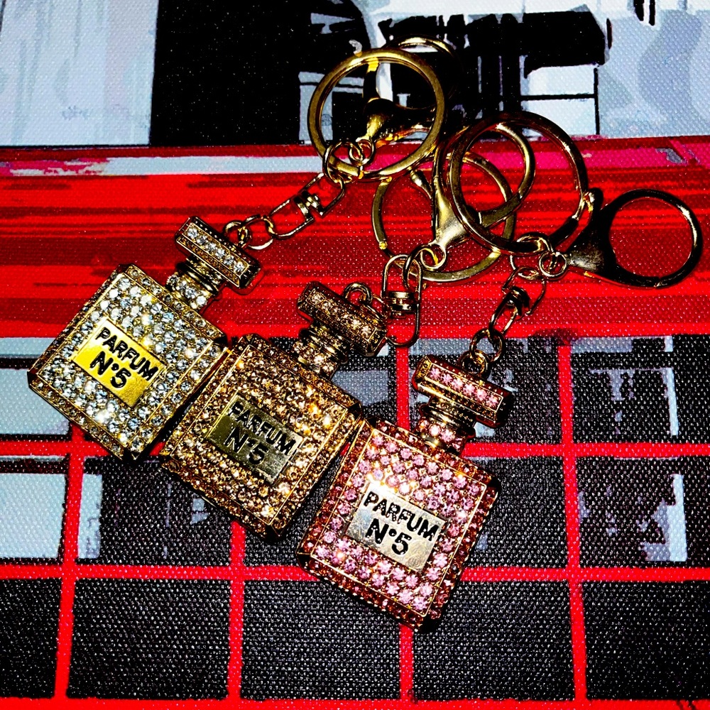 Rhinestone Perfume Bottle Fashion Keychain!